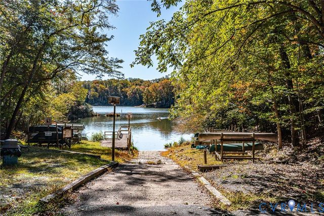 316 Plantation Dr, Montross, VA 22520