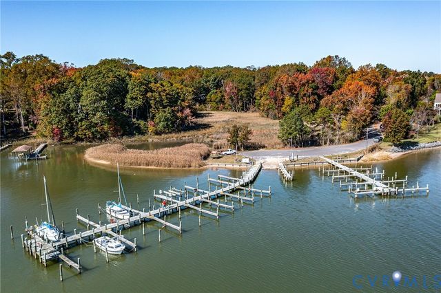 316 Plantation Dr, Montross, VA 22520