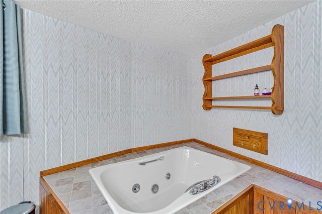 316 Plantation Dr, Montross, VA 22520