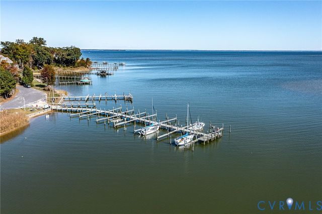 316 Plantation Dr, Montross, VA 22520