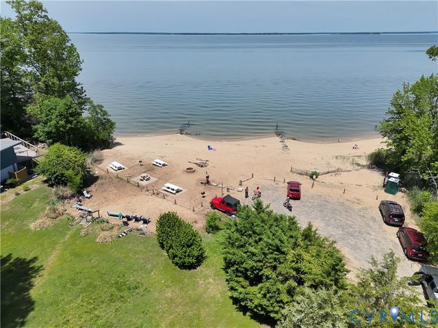 316 Plantation Dr, Montross, VA 22520