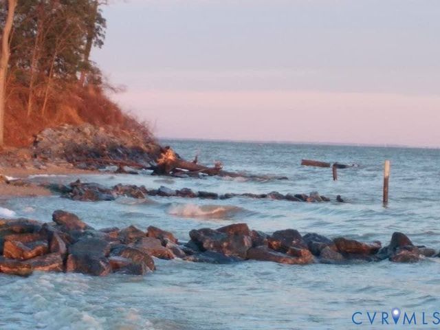 316 Plantation Dr, Montross, VA 22520