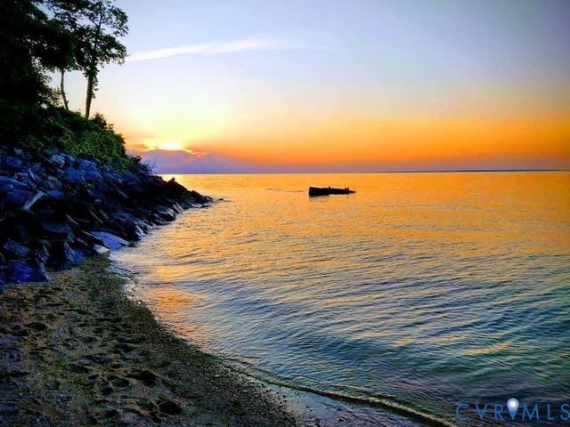 316 Plantation Dr, Montross, VA 22520