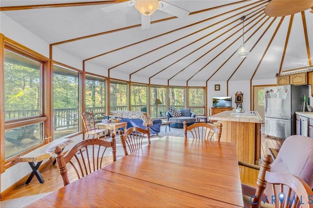 316 Plantation Dr, Montross, VA 22520