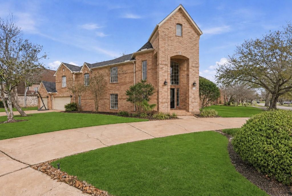 1711 Forestlake Drive, Sugar Land, TX 77479