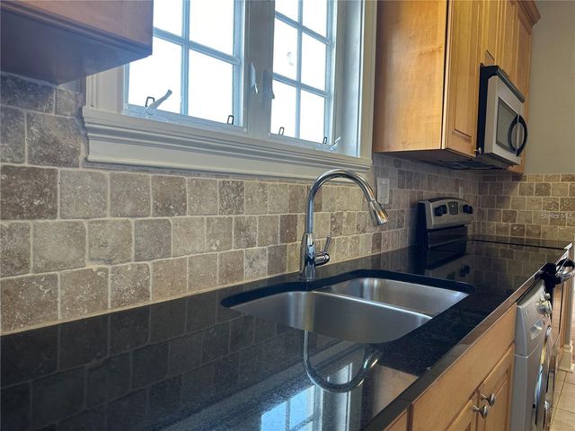 2117 W DEKLE AVENUE E2, Tampa, FL 33606