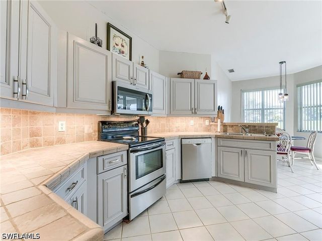 8529 Fairway Bend DR, Fort Myers, FL 33967