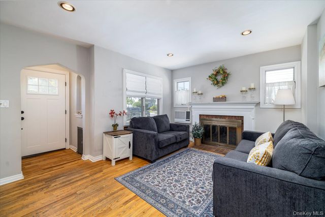 80 Doncaster Road, Malverne, NY 11565
