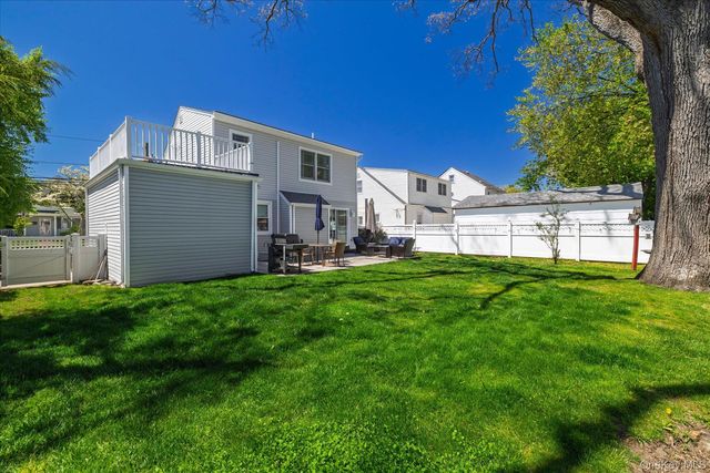 80 Doncaster Road, Malverne, NY 11565