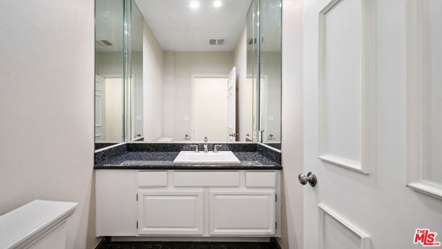 200 N ALMONT Drive 302, Beverly Hills, CA 90211