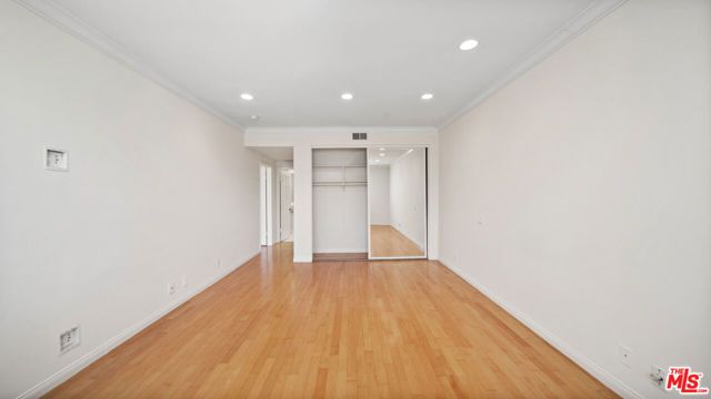 200 N ALMONT Drive 302, Beverly Hills, CA 90211