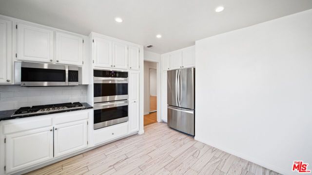 200 N ALMONT Drive 302, Beverly Hills, CA 90211