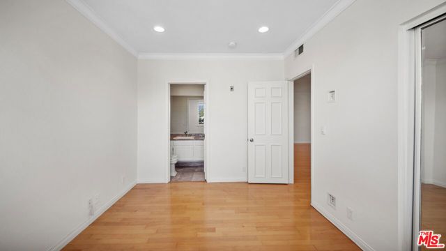 200 N ALMONT Drive 302, Beverly Hills, CA 90211