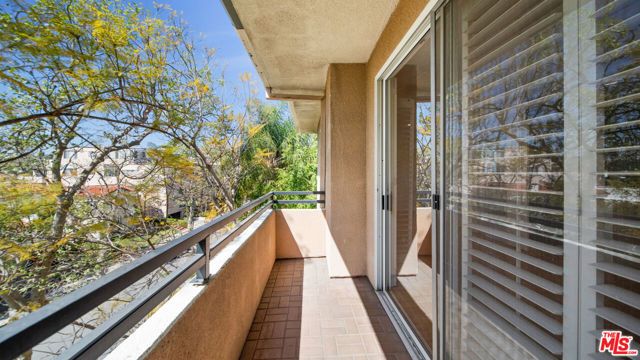 200 N ALMONT Drive 302, Beverly Hills, CA 90211