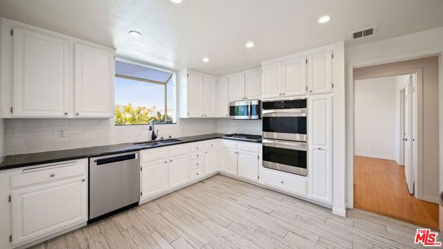 200 N ALMONT Drive 302, Beverly Hills, CA 90211