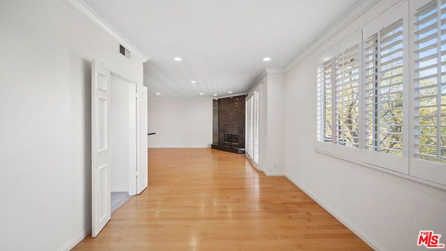 200 N ALMONT Drive 302, Beverly Hills, CA 90211