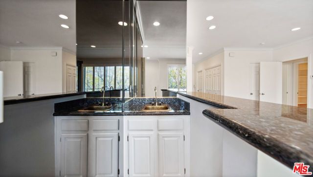 200 N ALMONT Drive 302, Beverly Hills, CA 90211