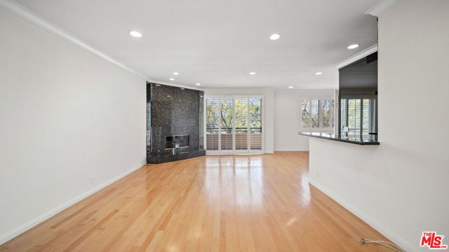 200 N ALMONT Drive 302, Beverly Hills, CA 90211