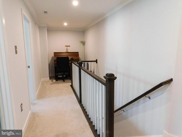 1046 MOSCARIELLO LN, Royersford, PA 19468