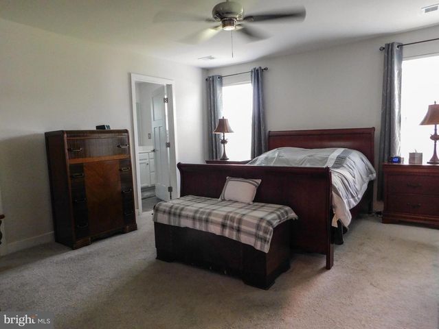 1046 MOSCARIELLO LN, Royersford, PA 19468