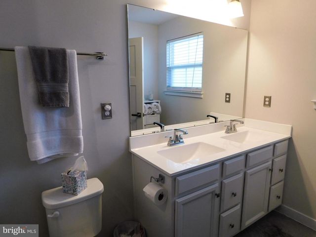 1046 MOSCARIELLO LN, Royersford, PA 19468