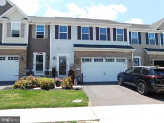 1046 MOSCARIELLO LN, Royersford, PA 19468