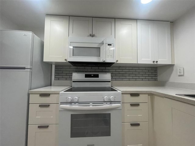 9800 Sunrise Lakes Boulevard 109, Sunrise, FL 33322