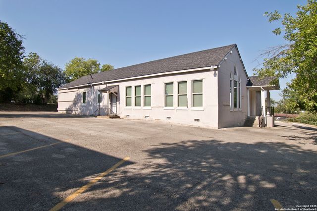 2706 E Commerce, San Antonio, TX 78203