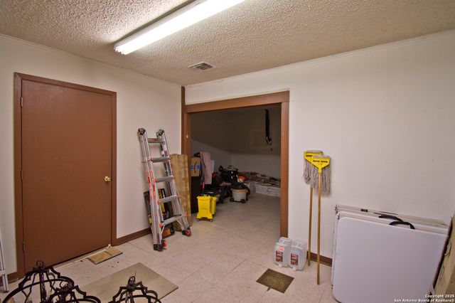 2706 E Commerce, San Antonio, TX 78203