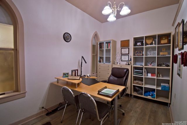 2706 E Commerce, San Antonio, TX 78203