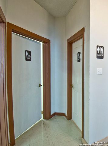 2706 E Commerce, San Antonio, TX 78203