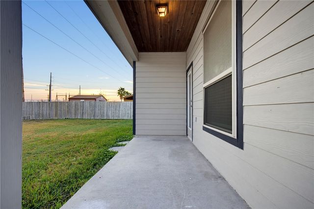 7650 Sable Creek Dr, Corpus Christi, TX 78414