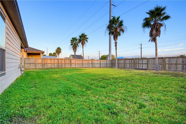 7650 Sable Creek Dr, Corpus Christi, TX 78414