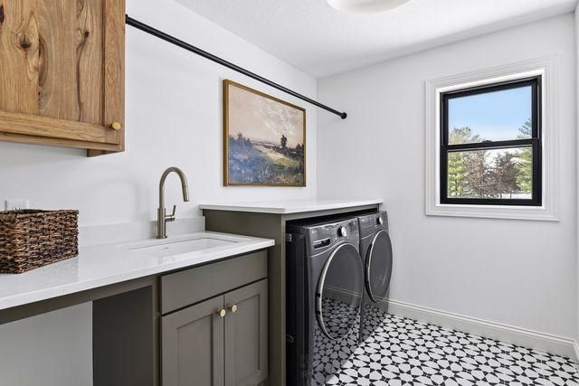 9591 Eagle Ridge Road, Chanhassen, MN 55317