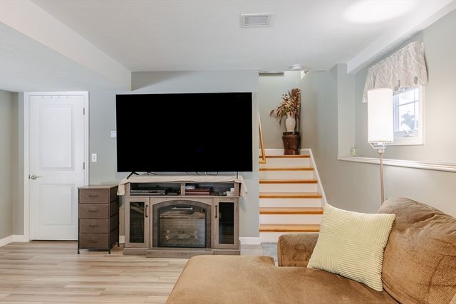 47 Surrey Ln, East Bridgewater, MA 02333