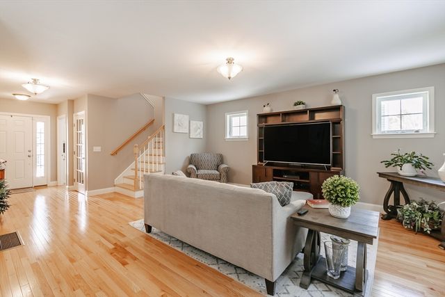 47 Surrey Ln, East Bridgewater, MA 02333