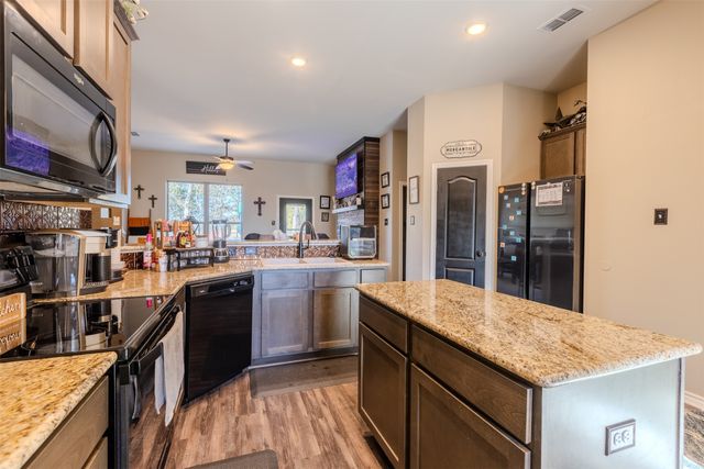8676 State Highway 19, Edgewood, TX 75117