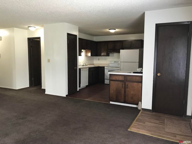 3900 Sweetbriar Lane, Lincoln, NE 68516