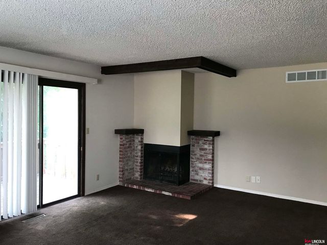 3900 Sweetbriar Lane, Lincoln, NE 68516