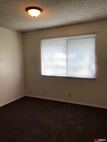 3900 Sweetbriar Lane, Lincoln, NE 68516