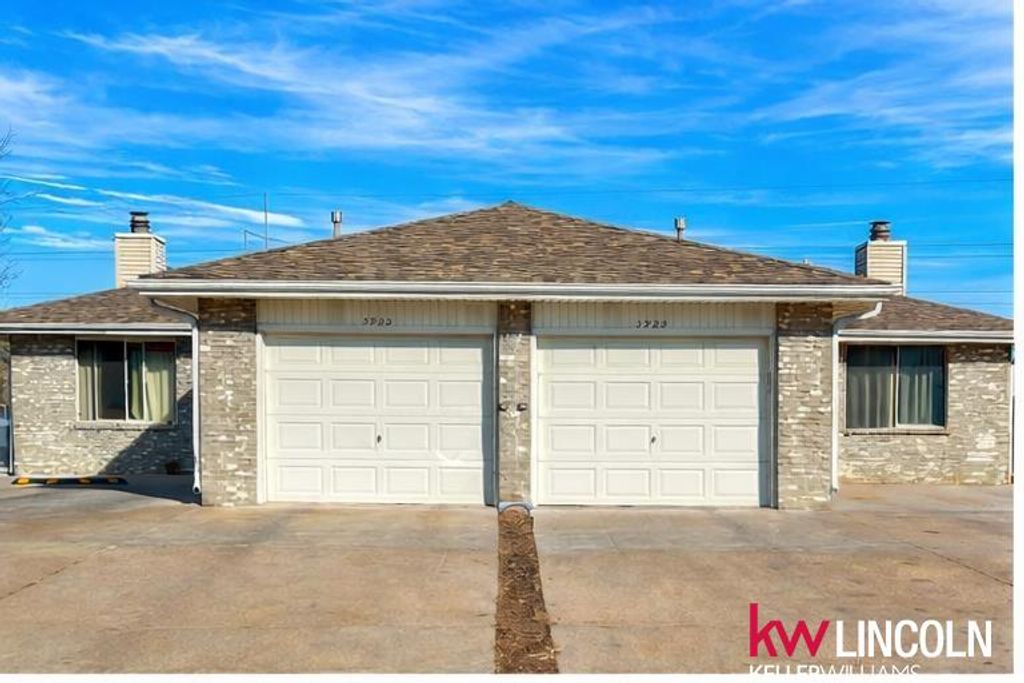 3900 Sweetbriar Lane, Lincoln, NE 68516