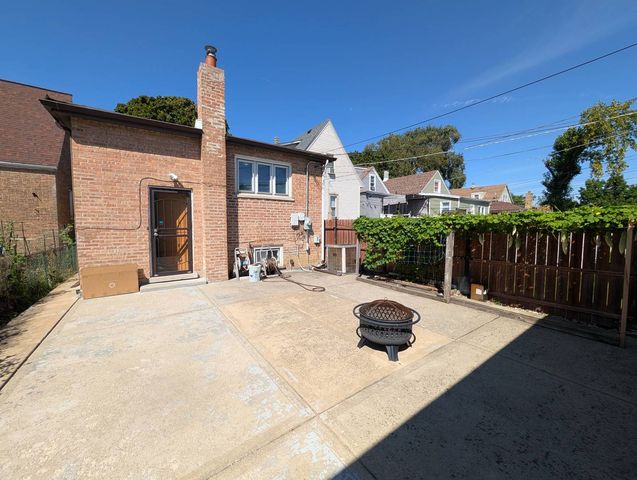 5121 S Tripp Avenue, Chicago, IL 60632