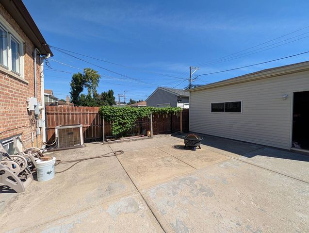 5121 S Tripp Avenue, Chicago, IL 60632