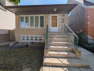 5121 S Tripp Avenue, Chicago, IL 60632