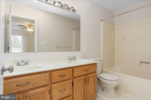 3459 GLEN EAGLES DR, Chambersburg, PA 17202