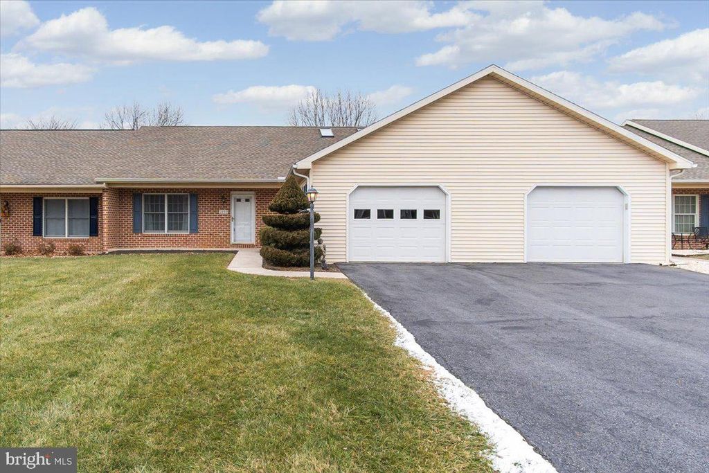3459 GLEN EAGLES DR, Chambersburg, PA 17202