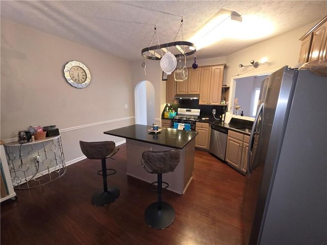 5046 Sunbrook NW Drive, Acworth, GA 30101