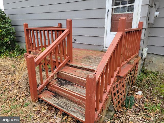 726 COURTHOUSE DR, Saluda, VA 23149