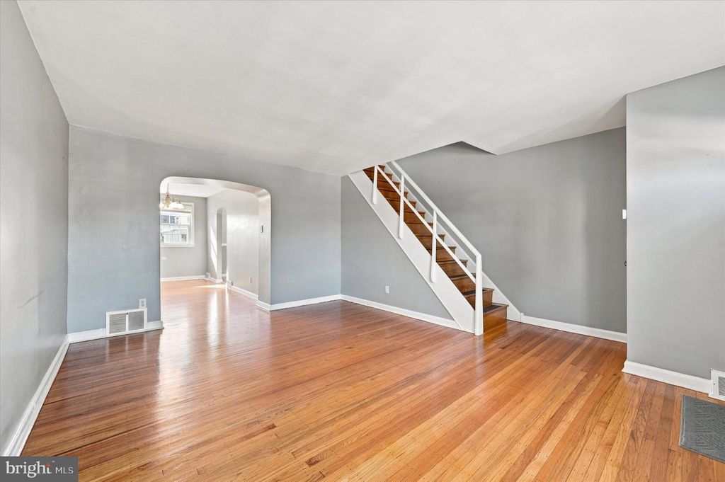 495 KINGSLEY ST, PHILADELPHIA, PA 19128 — photo 2
