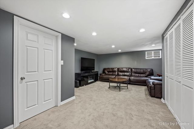 2030 Westbury Lane, Aurora, IL 60502
